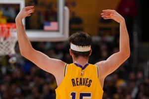 差得有点多啊！湖人4节罚了46球 国王仅18罚