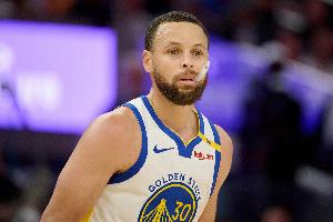 库里：这支勇士的深度真的惊人 对其他队来说可能是件挺可怕的事