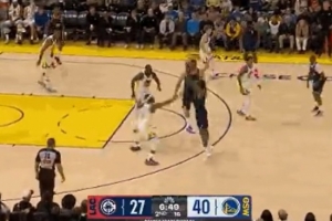 反击开始？保罗推转换抛传小卡 后者三分利落出手直接命中