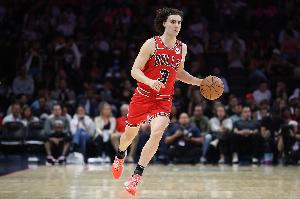 组织核心！吉迪上半场7投5中砍下12分4篮板6助攻 正负值+13