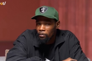 开过小号喷网友吗？KD：开过！为啥？KD：不想让人发现