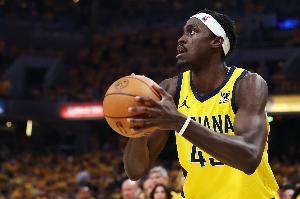 挑大梁！西亚卡姆半场9中5拿到17分4板4助 罚球8中5