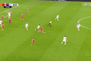 土豆你在干什么！维尔茨中场带球，过顶长传直接传出边线