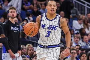 我都没出手领先20分？贝恩上半场1中0没有得分 仅得到3助1断