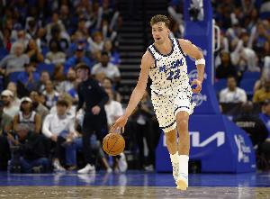 状态不佳！小瓦格纳15中6拿到18分6板2助 正负值-19最低