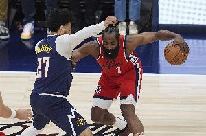 哈登：我没有创造后撤步&只是加了点变化 皮尔斯：那是我发明的