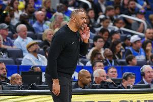 生气！乌度卡：申京的犯规麻烦对球队进攻没影响