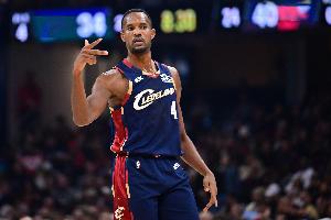 阿特金森：莫布里没急于求成让比赛节奏自然到来 防守始终出色