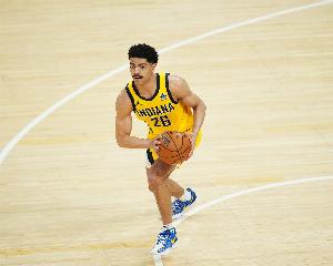 师傅你是干什么工作的？本·谢泼德10中1得到3分4板 三分6中1