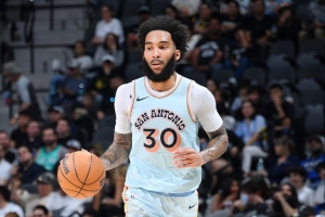 一个不进！尚帕尼出战22分钟外线5中0没有得分 拿到1助2板3断