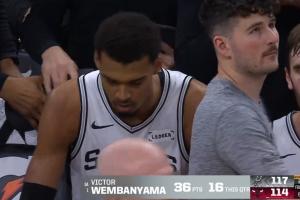 厉害炸了！文班连续两记三分 马刺反超公牛三分！