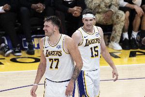 雷迪克：东契奇和里夫斯都打得极好 给黄蜂的防守施加了很大压力