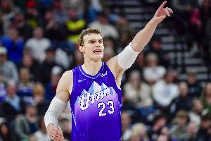 状态不错！马尔卡宁半场11投5中&罚球2中2 得到15分5板2助