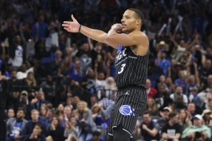 一球献上投名状！贝恩19中9砍下22+7 三分6中1但压哨绝杀价值连城