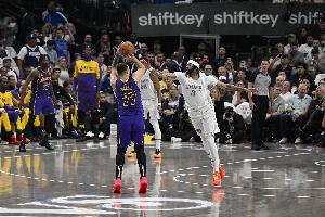 东契奇湖人生涯已经打出17场30+5+5 已追平浓眉&仅用35场