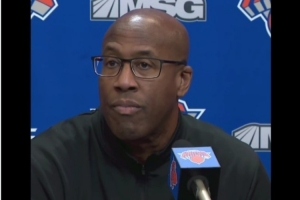 迈克·布朗：主场作战能汲取能量 我们攻防两端都打出了正确篮球