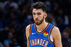 弹无虚发！霍姆格伦上半场5投5中砍下11分8篮板 正负值+10