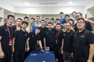 原帅晒辽宁全运男篮合照：可能是最后一届 留个纪念吧！
