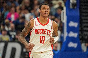 长驱直入！小史密斯接球直接冲筐双手暴扣