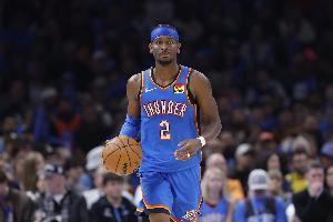 这……亚历山大赛季至今7次三节打卡 仍以423分领跑本季总得分榜