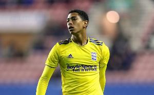 前队友称赞贝林厄姆：他曾穿裆队友后被放倒，但他爬起来又做一次