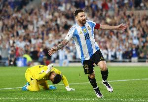 距900大关还有5球！梅西对阵安哥拉破门，职业生涯已打进共895球