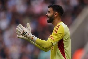 拉亚：西班牙队空闲时会玩纸牌游戏，成员包括奥尔莫、卡瓦哈尔等