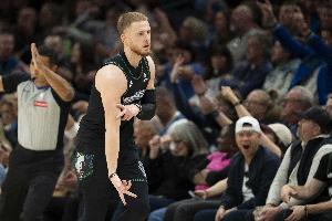 三分杀人！迪文岑佐11中6&三分10中5拿到20分 另有6板5助1断