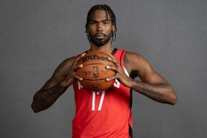 解说：伊森本季命中率近50%表现非常好 但即便再省着用他还是会伤