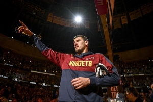 鲨鱼的低位+魔术师的组织+KD的投篮！约基奇正朝着GOAT的目标迈进