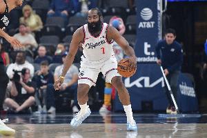 媒体人：哈登又是燃尽的一天 明显能看到格莱姆斯碰到了他的手肘