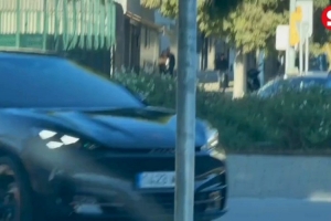 每体：拉菲尼亚回到巴萨基地继续康复进程，今日可能单独训练