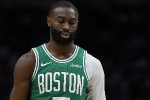 布朗半场仅打12分钟！马祖拉：想均衡出场时间 他下半场打得很棒