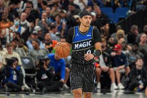 摧枯拉朽！布莱克持球直杀内线 起飞暴扣打停勇士